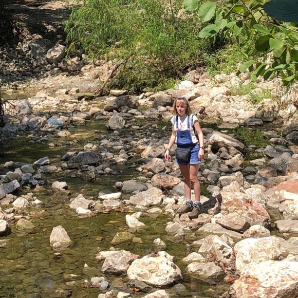 Meet your Posher, Elle - Picture 3 of 3